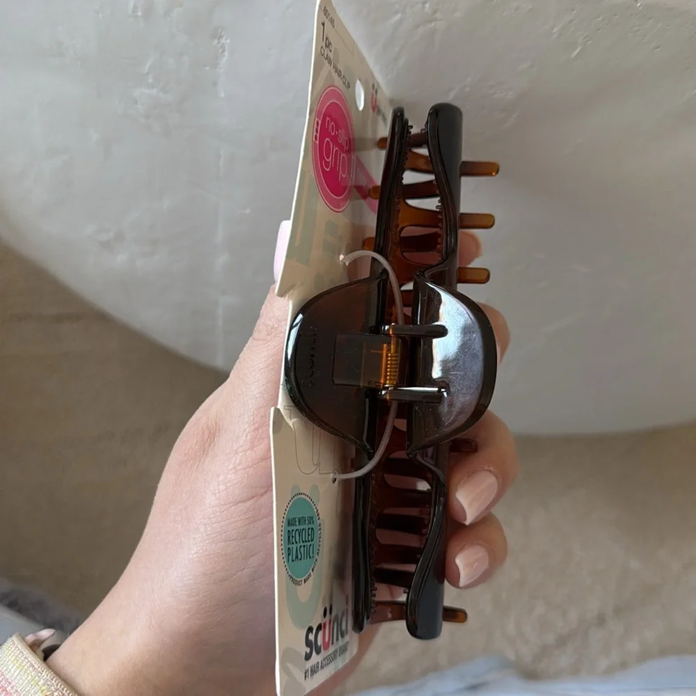 NEW- Scunci No Slip Grip Hair Clip